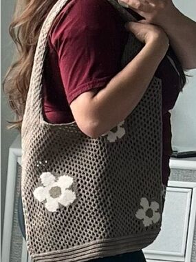 ✨ NWOT Boho Crochet Floral Tote Bag ✨